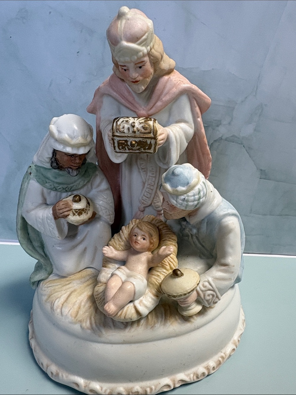 Roman Musical Figurine 3 Kings Looking Over Baby Jesus Plays “We Three Kings”